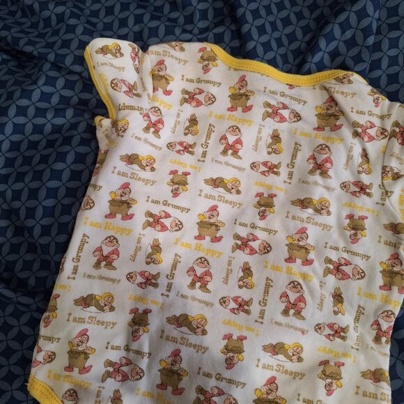 disney dwarfs onesie 6 to 9 months - Picture 8 of 10